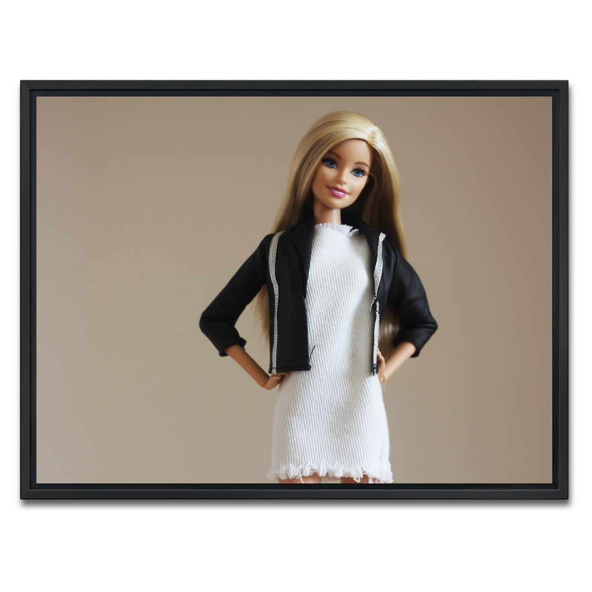 AUTO-MOCKUP WHITE | Barbie Casual | 1 Piece | Black Framed Canvas | group=4x3