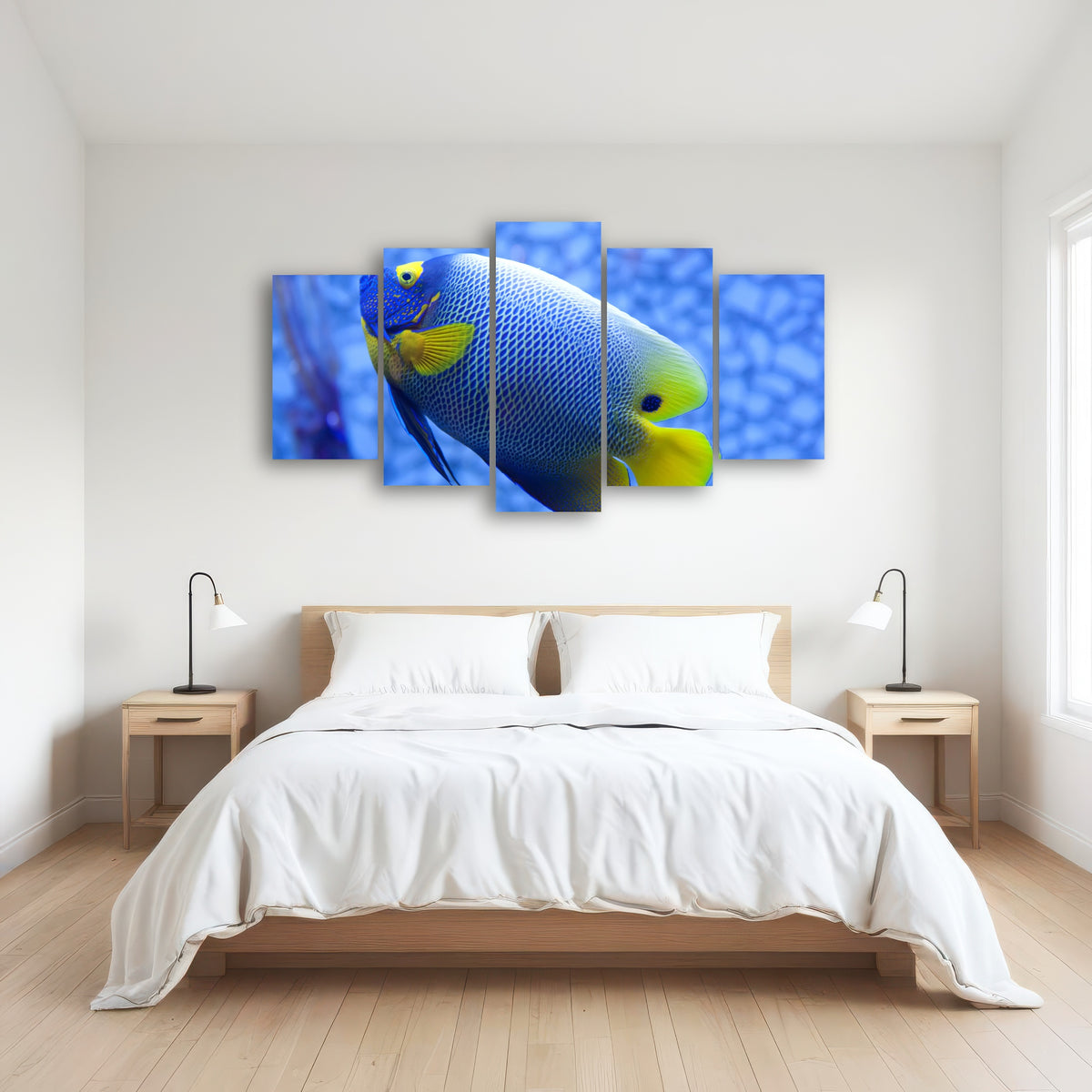 AUTO-MOCKUP ROOM | Blue and yellow tropical fish