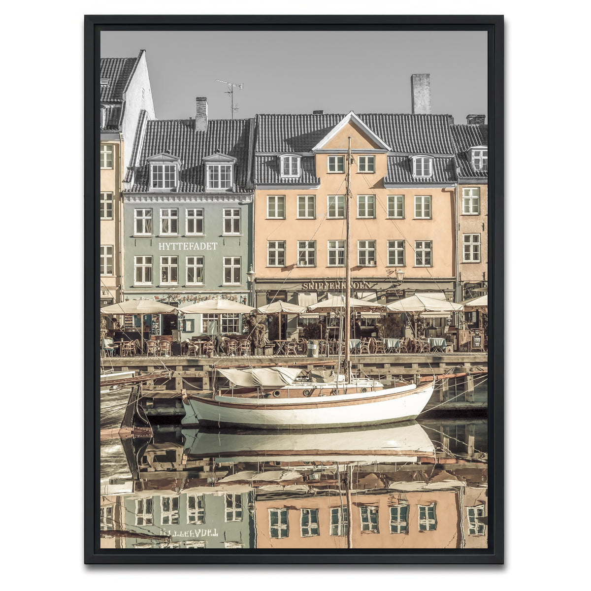 AUTO-MOCKUP WHITE | COPENHAGEN VINTAGE Quiet Nyhavn | 1 Piece | Black Framed Canvas | group=3x4