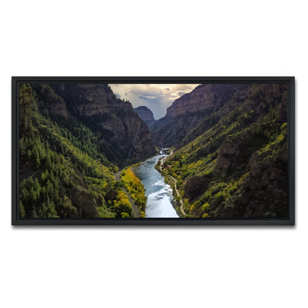 AUTO-MOCKUP WHITE | Colorado Valley | 1 Piece | Black Framed Canvas | group=2x1