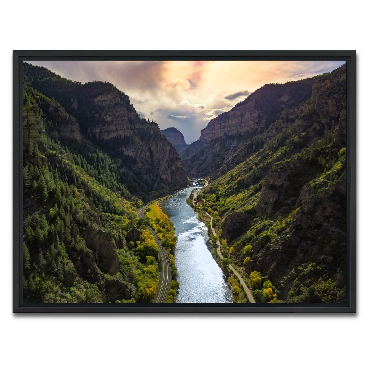 AUTO-MOCKUP WHITE | Colorado Valley | 1 Piece | Black Framed Canvas | group=4x3