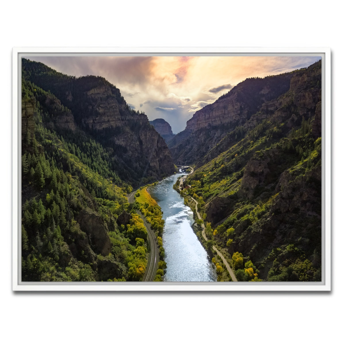 AUTO-MOCKUP WHITE | Colorado Valley | 1 Piece | White Framed Canvas | group=4x3