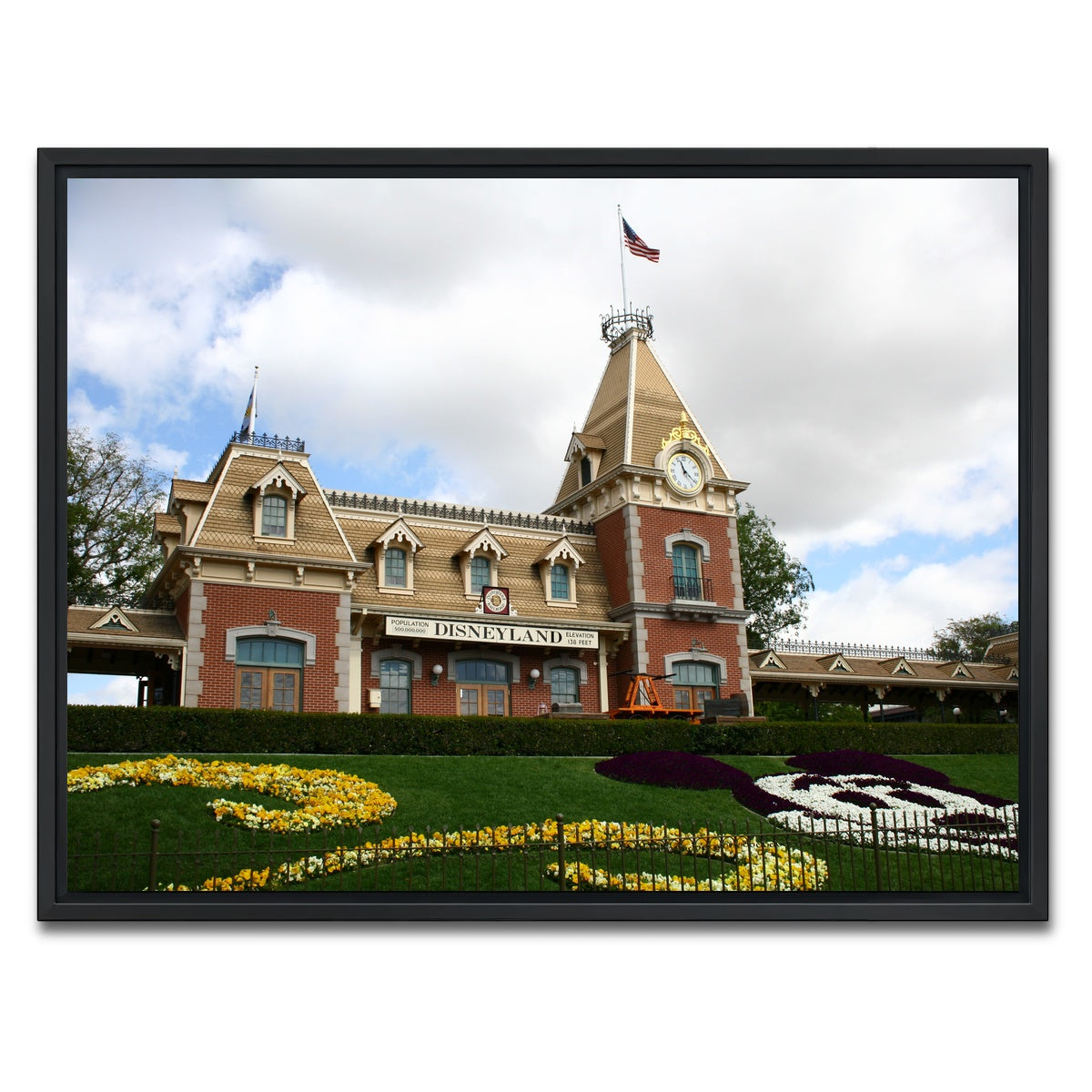 AUTO-MOCKUP WHITE | Disneyland Train Station | 1 Piece | Black Framed Canvas | group=4x3