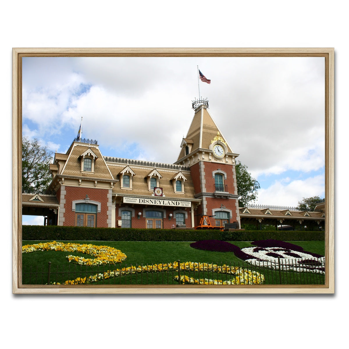 AUTO-MOCKUP WHITE | Disneyland Train Station | 1 Piece | Natural Framed Canvas | group=4x3