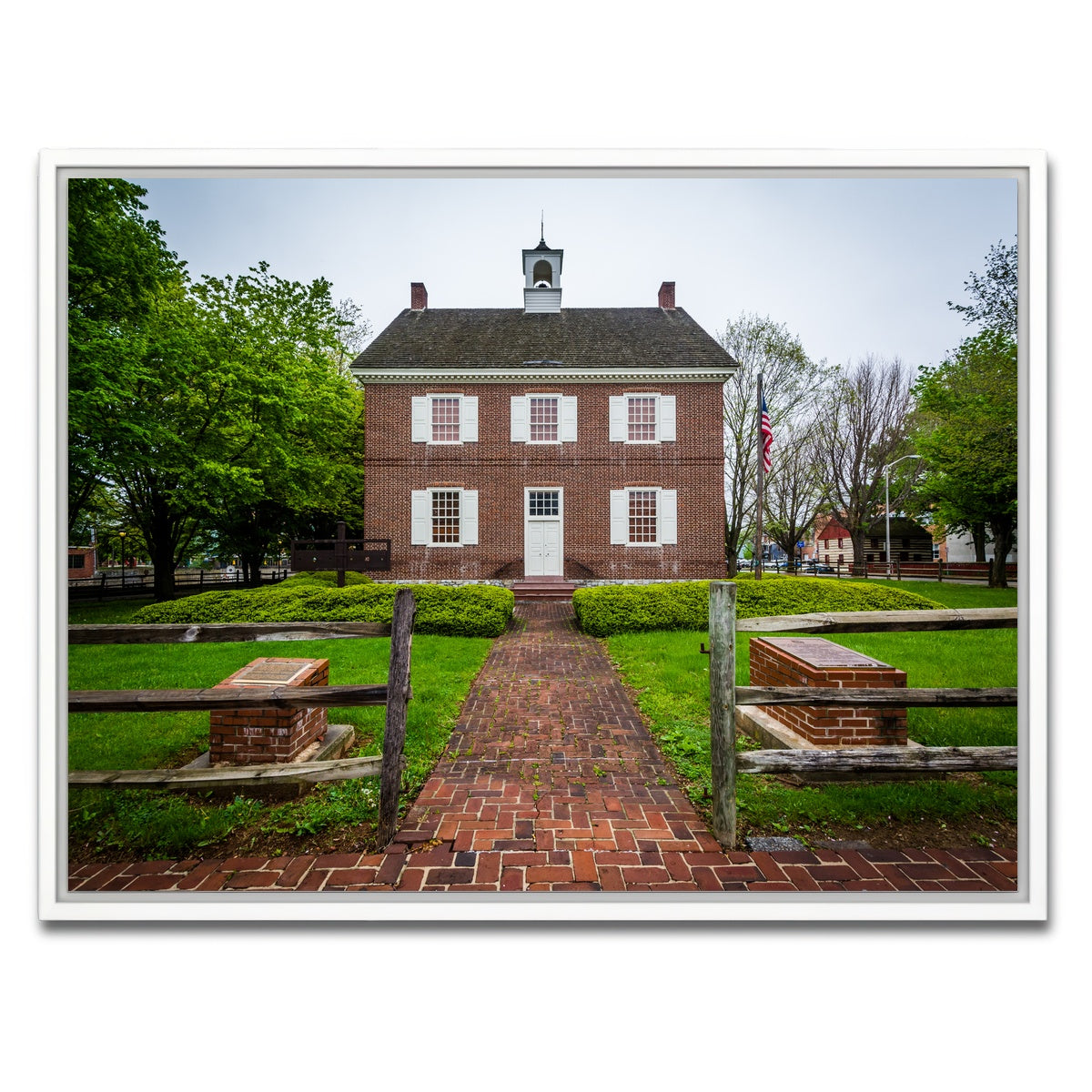 AUTO-MOCKUP WHITE | The Colonial Courthouse | 1 Piece | White Framed Canvas | group=4x3