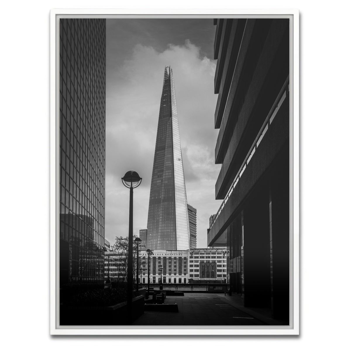 AUTO-MOCKUP WHITE | The Shard | 1 Piece | White Framed Canvas | group=3x4