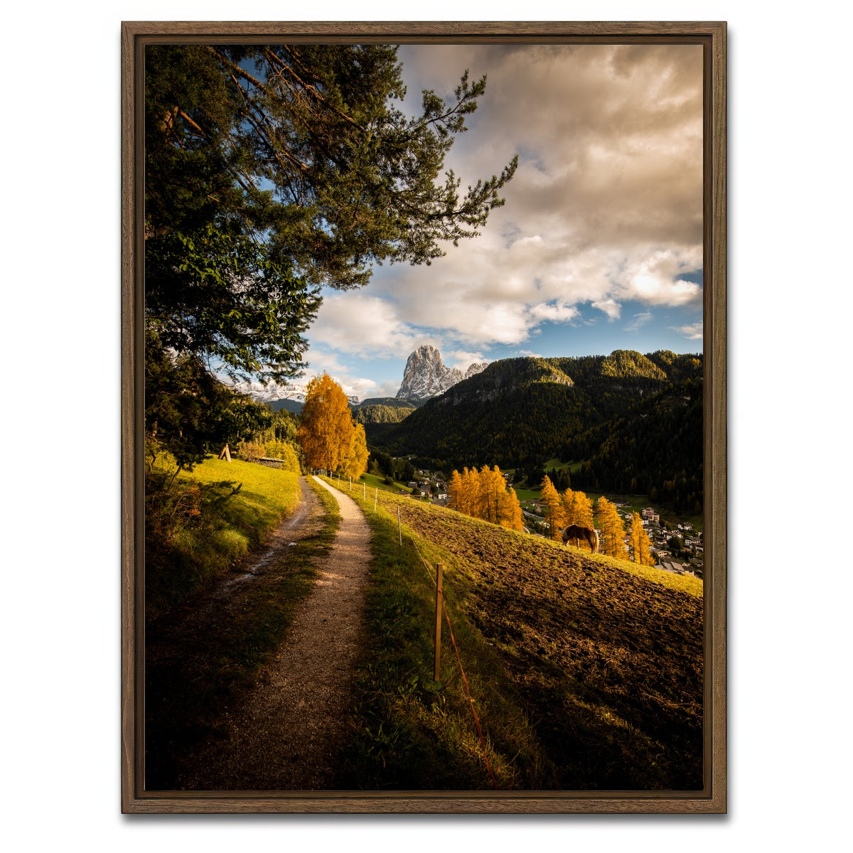 AUTO-MOCKUP WHITE | Val Gardena | 1 Piece | Walnut Framed Canvas | group=3x4