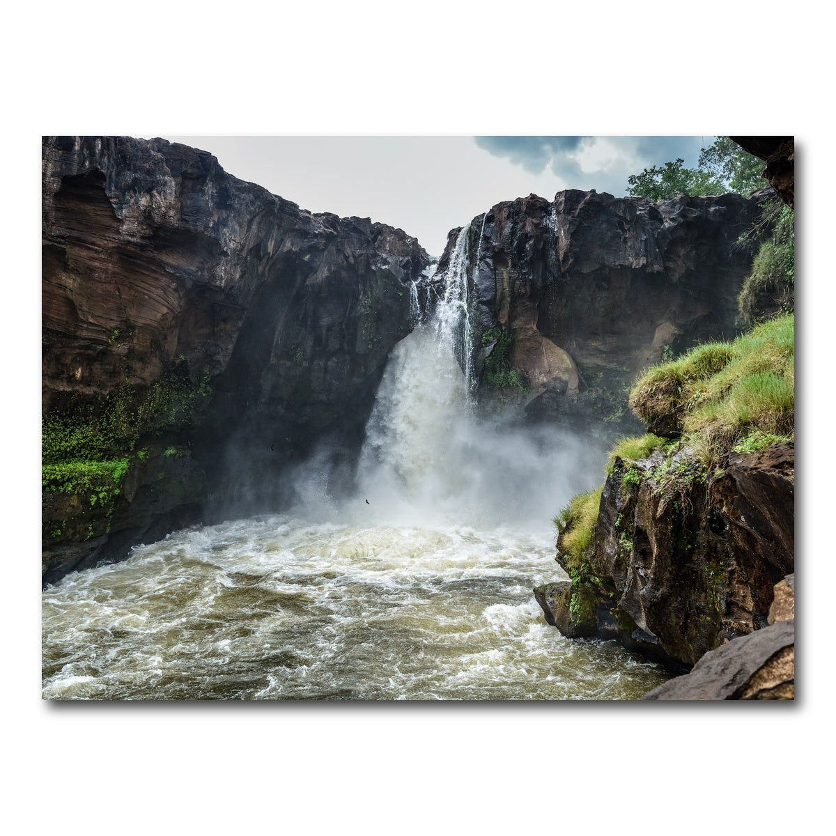 AUTO-MOCKUP WHITE | Waterfall of Rio Farinha - Brazil | 1 Piece | Gallery Wrap Canvas | group=4x3