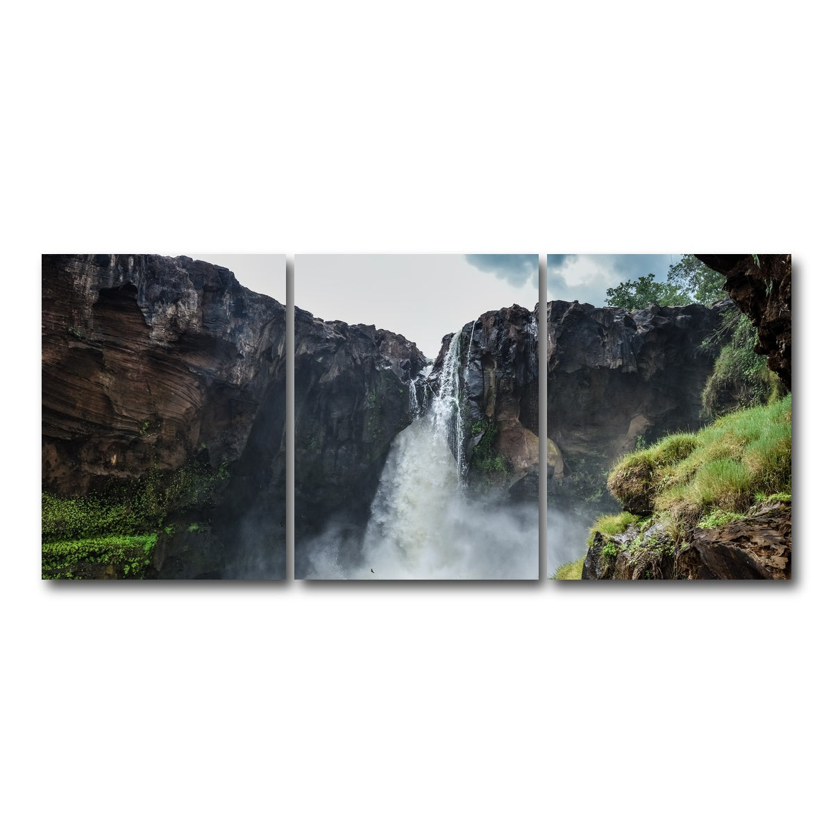 AUTO-MOCKUP WHITE | Waterfall of Rio Farinha - Brazil | 3 Piece | Gallery Wrap Canvas | group=18x24