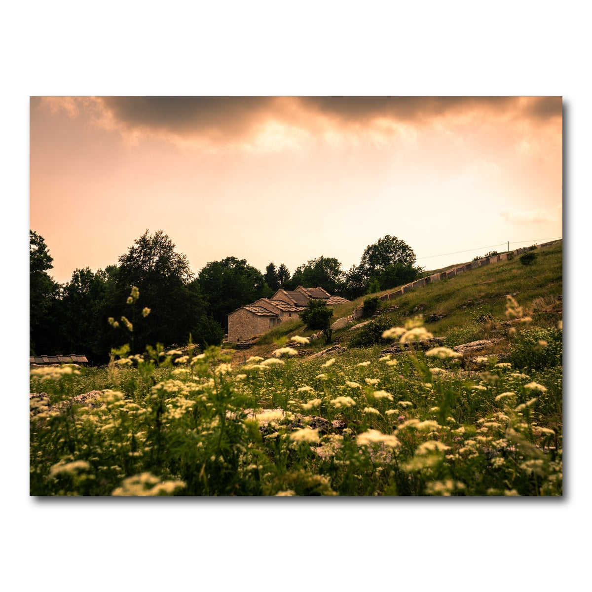 AUTO-MOCKUP WHITE | A village on the mountains | 1 Piece | Gallery Wrap Canvas | group=4x3