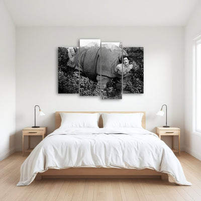 AUTO-MOCKUP ROOM | Ace Ventura Rhino Birth - Grayscale