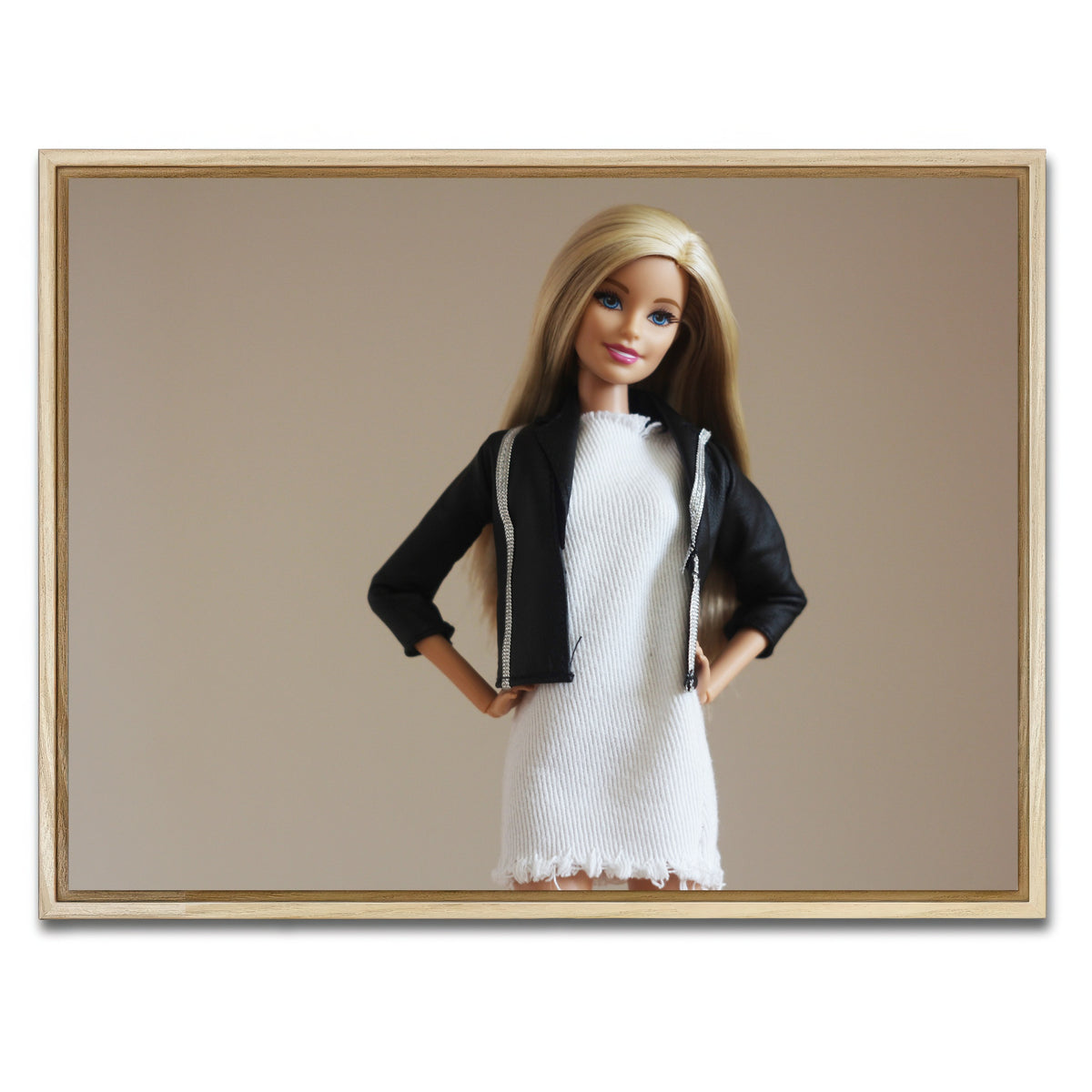 AUTO-MOCKUP WHITE | Barbie Casual | 1 Piece | Natural Framed Canvas | group=4x3