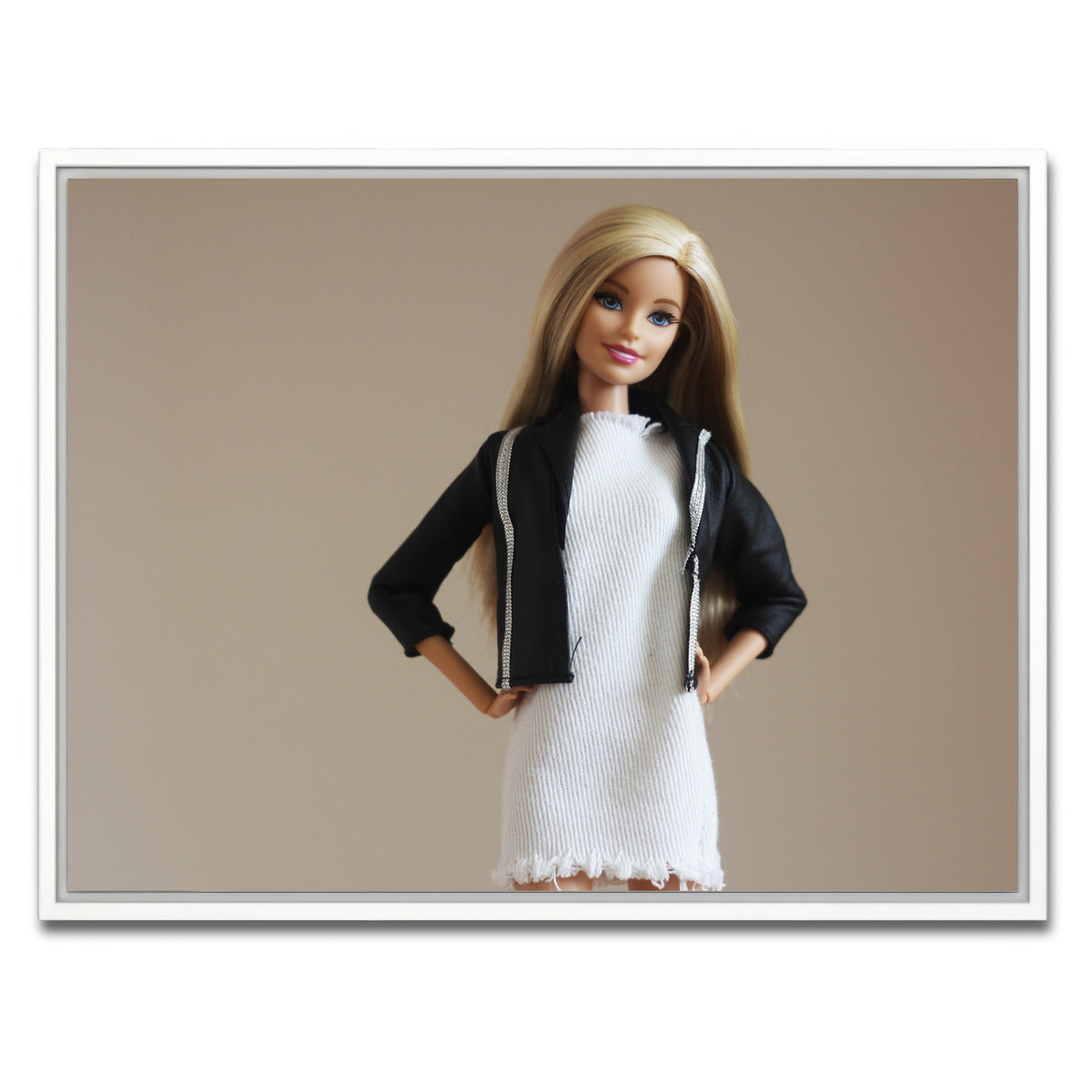 AUTO-MOCKUP WHITE | Barbie Casual | 1 Piece | White Framed Canvas | group=4x3