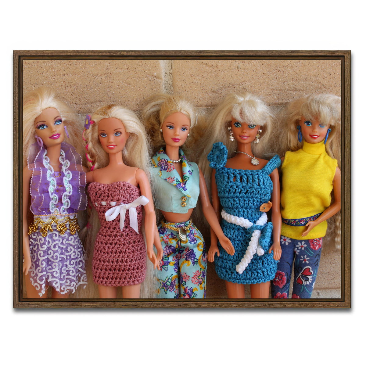 AUTO-MOCKUP WHITE | Barbie Vintage Wear | 1 Piece | Walnut Framed Canvas | group=4x3