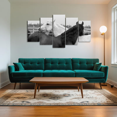 AUTO-MOCKUP ROOM | Black & White Horses