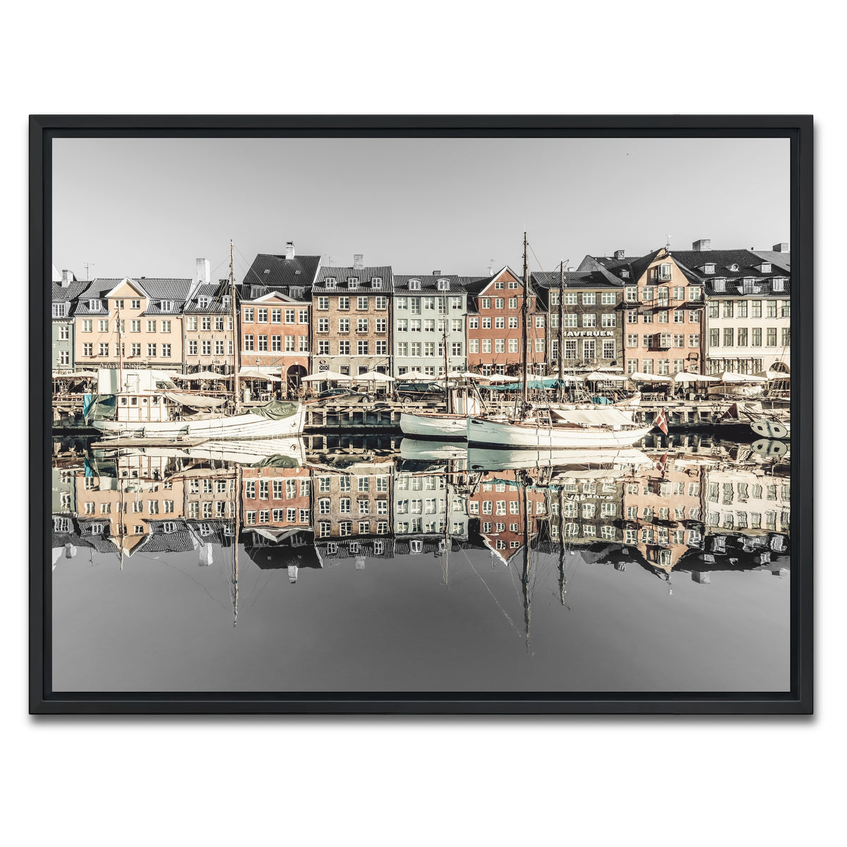 AUTO-MOCKUP WHITE | COPENHAGEN VINTAGE Nyhavn in the morning | 1 Piece | Black Framed Canvas | group=4x3