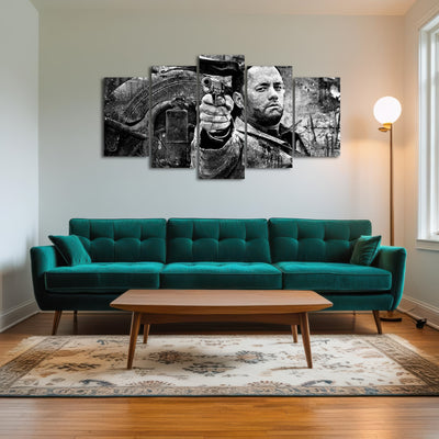 AUTO-MOCKUP ROOM | Captain Miller grayscale