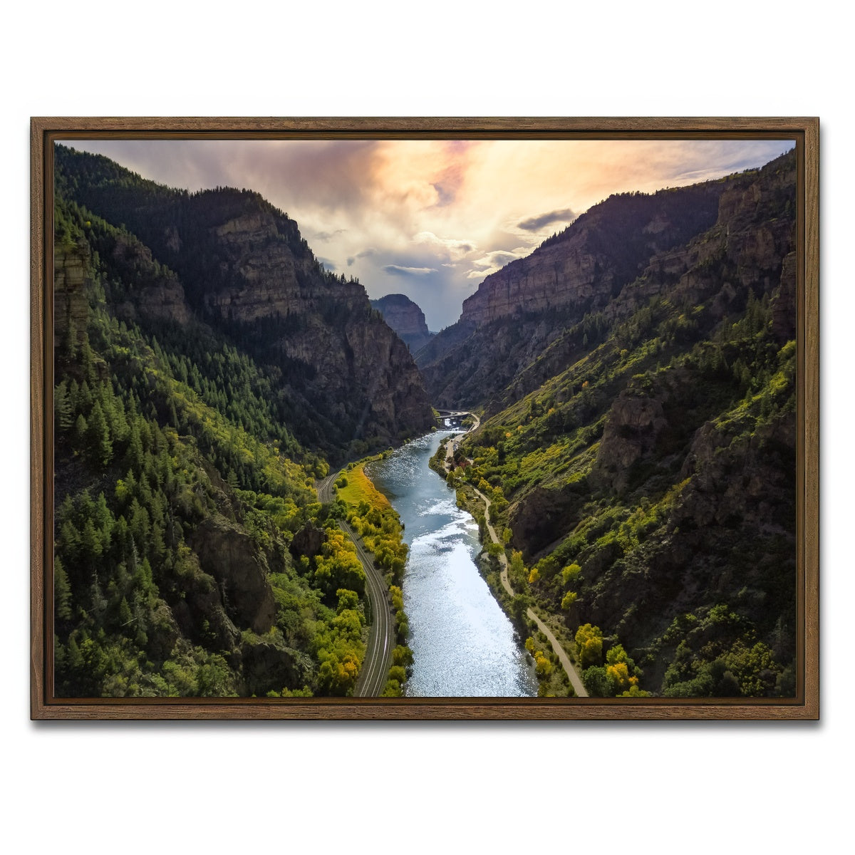 AUTO-MOCKUP WHITE | Colorado Valley | 1 Piece | Walnut Framed Canvas | group=4x3