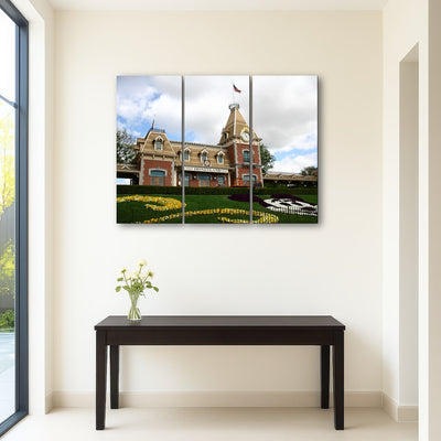 AUTO-MOCKUP ROOM | Disneyland Train Station