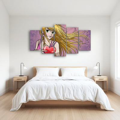 AUTO-MOCKUP ROOM | Girl holding heart