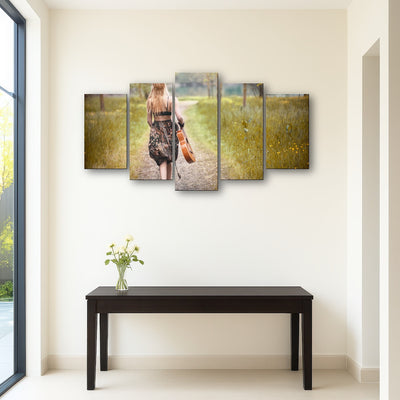 AUTO-MOCKUP ROOM | Hippie woman