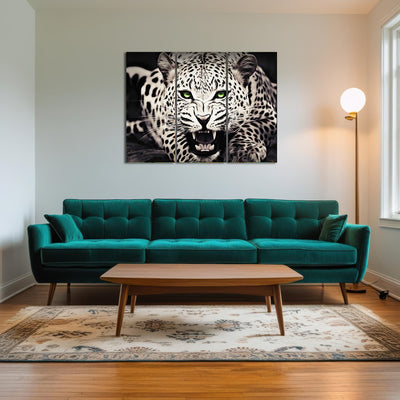 AUTO-MOCKUP ROOM | Leopard with Green Eyes
