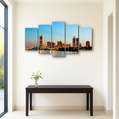 AUTO-MOCKUP ROOM | Milwaukee skyline at twilight