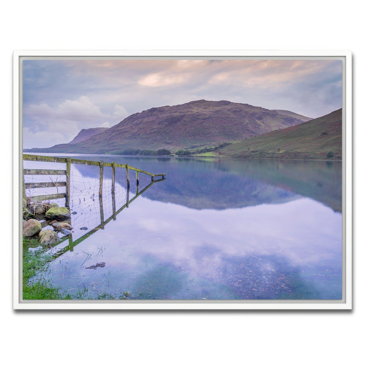 AUTO-MOCKUP WHITE | Mirrored Fence | 1 Piece | White Framed Canvas | group=4x3