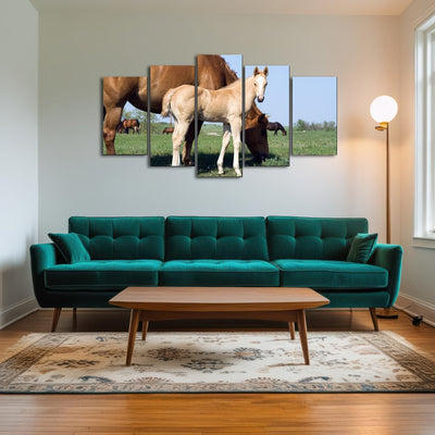 AUTO-MOCKUP ROOM | Palomino quarter horse foal and mare