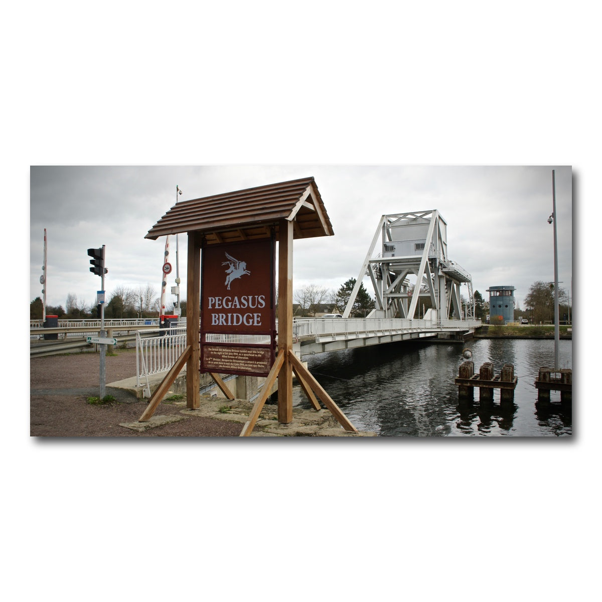 AUTO-MOCKUP WHITE | Pegasus Bridge | 1 Piece | Gallery Wrap Canvas | group=2x1