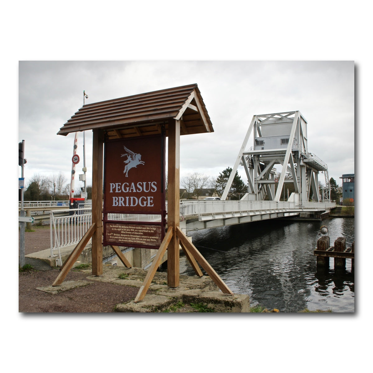 AUTO-MOCKUP WHITE | Pegasus Bridge | 1 Piece | Gallery Wrap Canvas | group=4x3