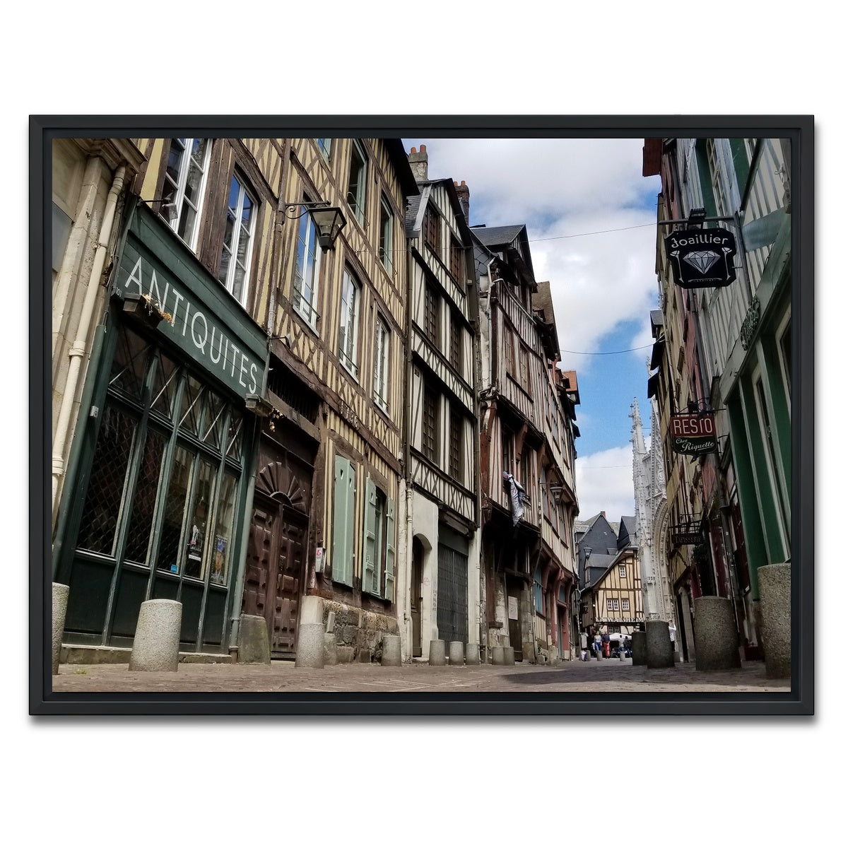 AUTO-MOCKUP WHITE | Rouen France | 1 Piece | Black Framed Canvas | group=4x3