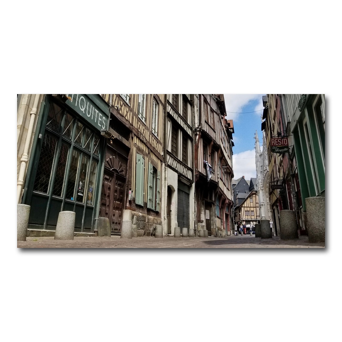AUTO-MOCKUP WHITE | Rouen France | 1 Piece | Gallery Wrap Canvas | group=2x1
