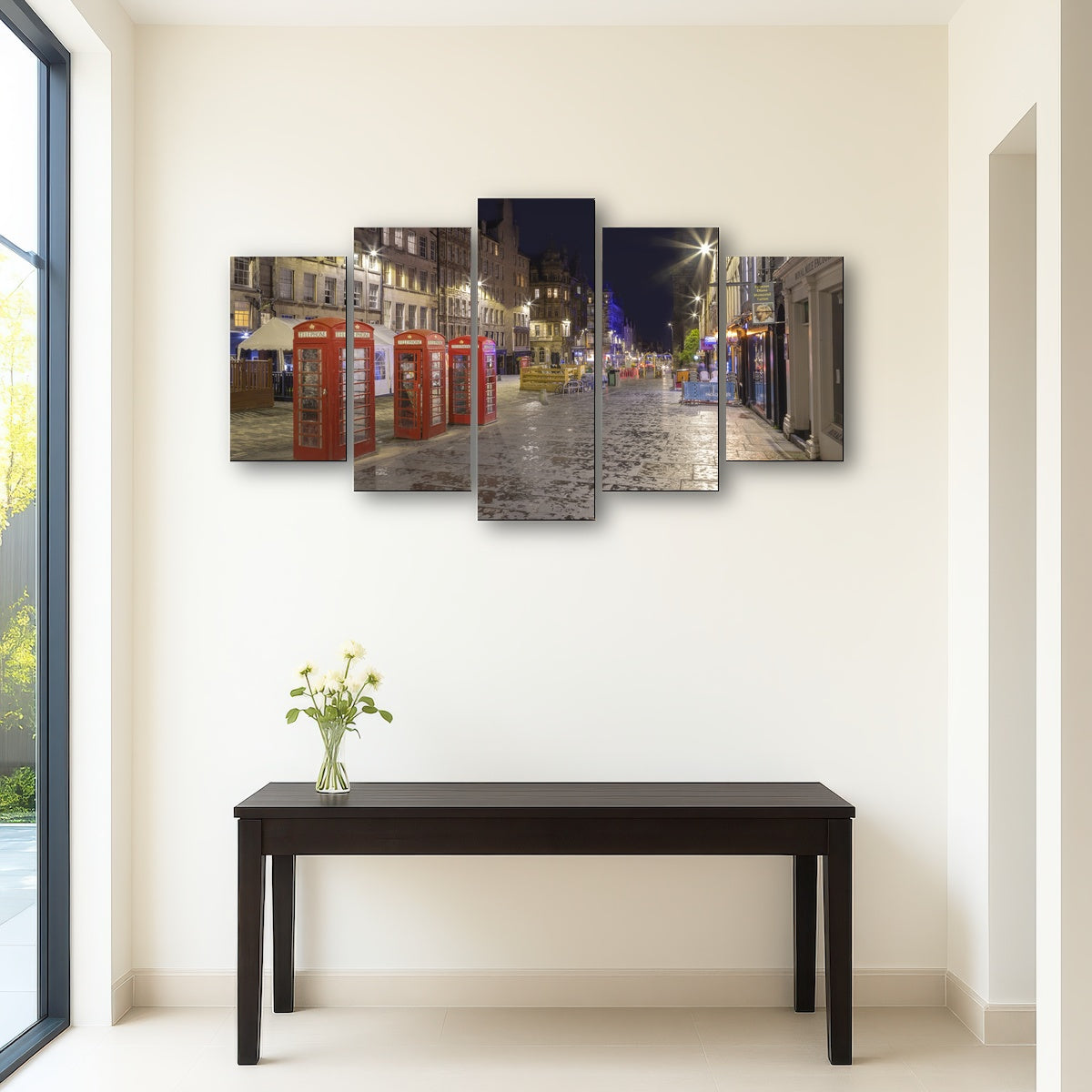 AUTO-MOCKUP ROOM | Royal Mile in Edinburgh