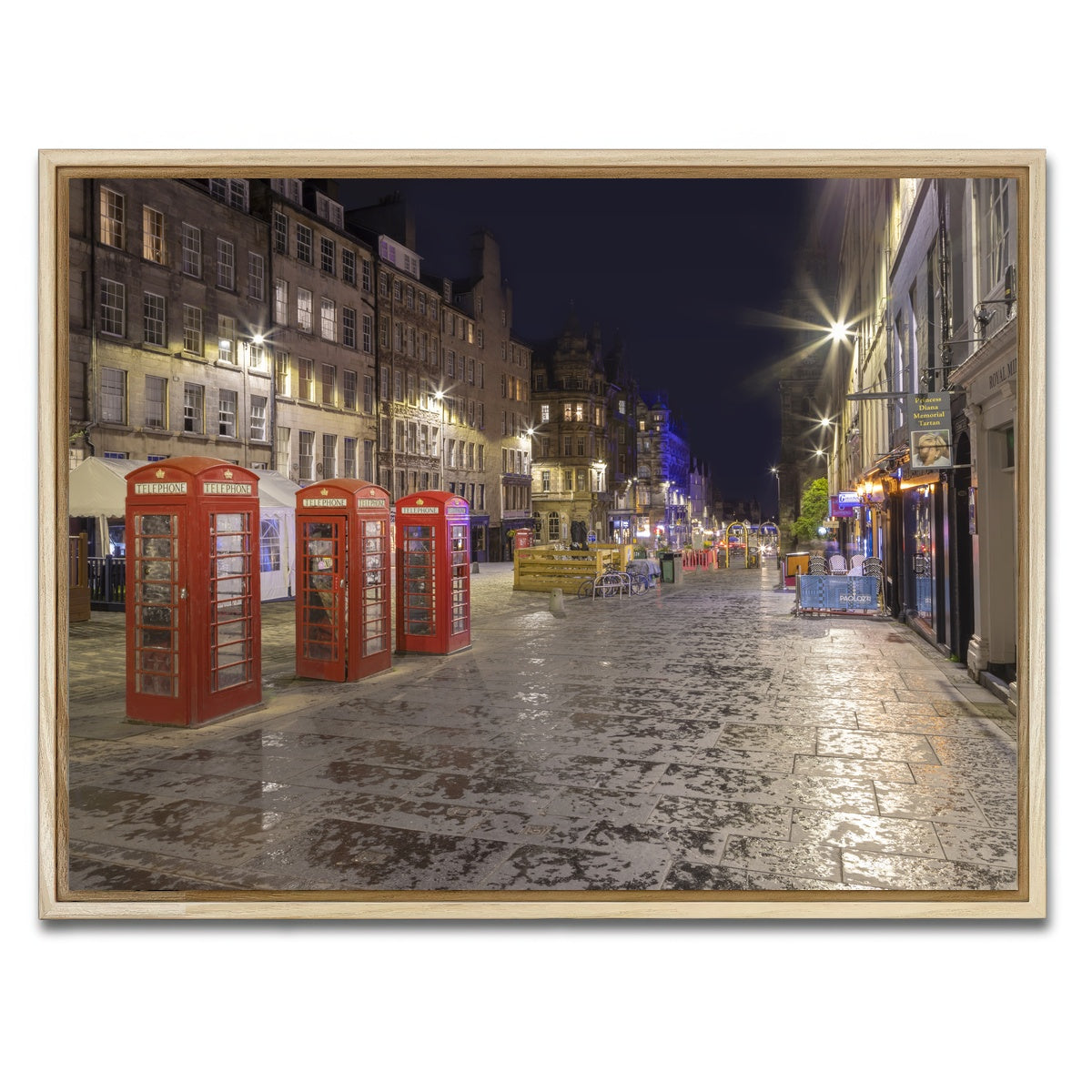 AUTO-MOCKUP WHITE | Royal Mile in Edinburgh | 1 Piece | Natural Framed Canvas | group=4x3