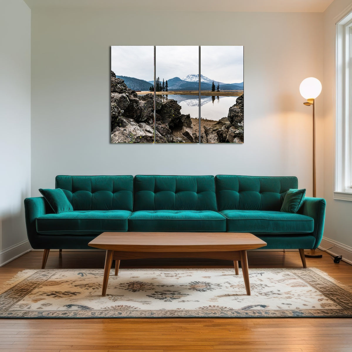 AUTO-MOCKUP ROOM | South Sister Mountain - Sparks Lake