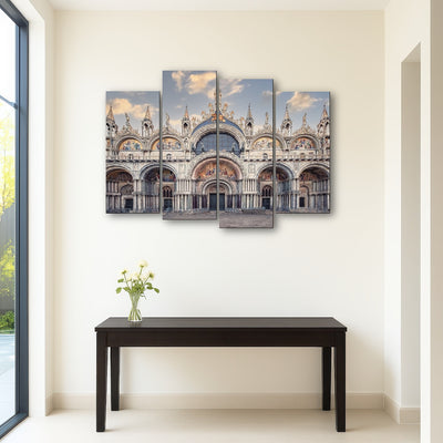 AUTO-MOCKUP ROOM | St Marks Basilica