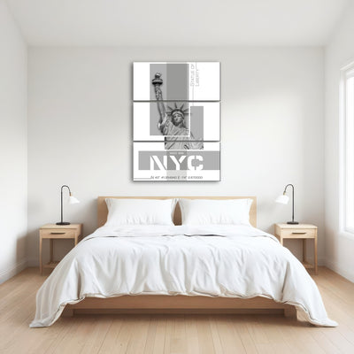 AUTO-MOCKUP ROOM | Statue of Liberty Poster Art
