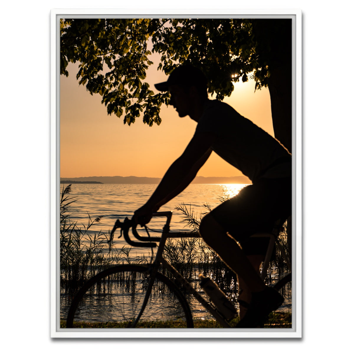 AUTO-MOCKUP WHITE | The Biker | 1 Piece | White Framed Canvas | group=3x4