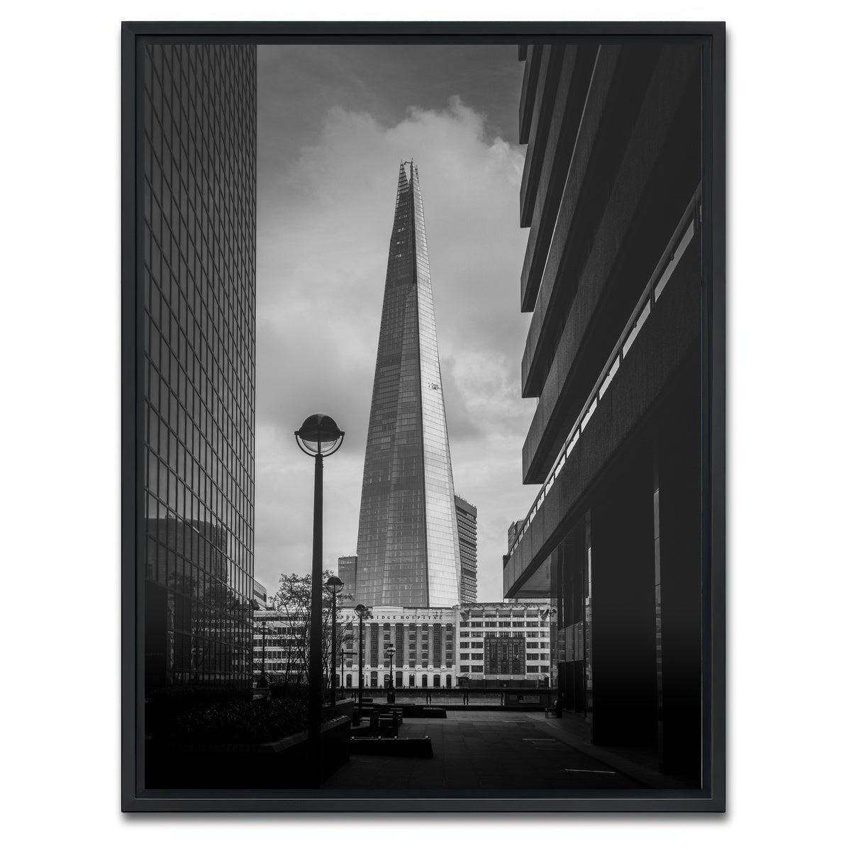 AUTO-MOCKUP WHITE | The Shard | 1 Piece | Black Framed Canvas | group=3x4