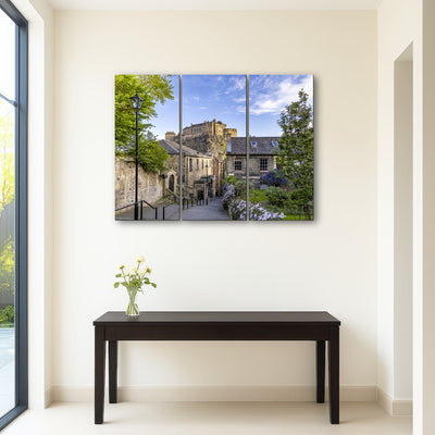 AUTO-MOCKUP ROOM | The Vennel in Edinburgh