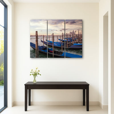 AUTO-MOCKUP ROOM | VENICE Gondolas & Santa Maria della Salute