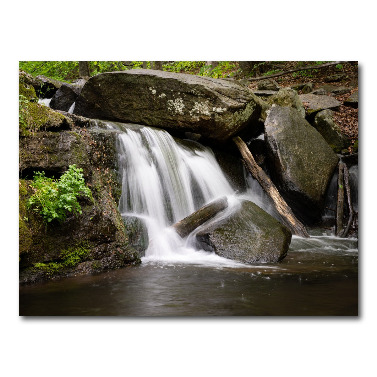 AUTO-MOCKUP WHITE | Waterfall Portrait | 1 Piece | Gallery Wrap Canvas | group=4x3
