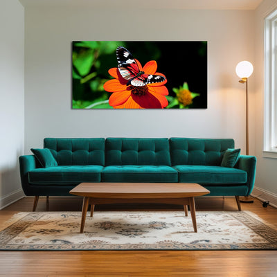 AUTO-MOCKUP ROOM | vibrant butterfly