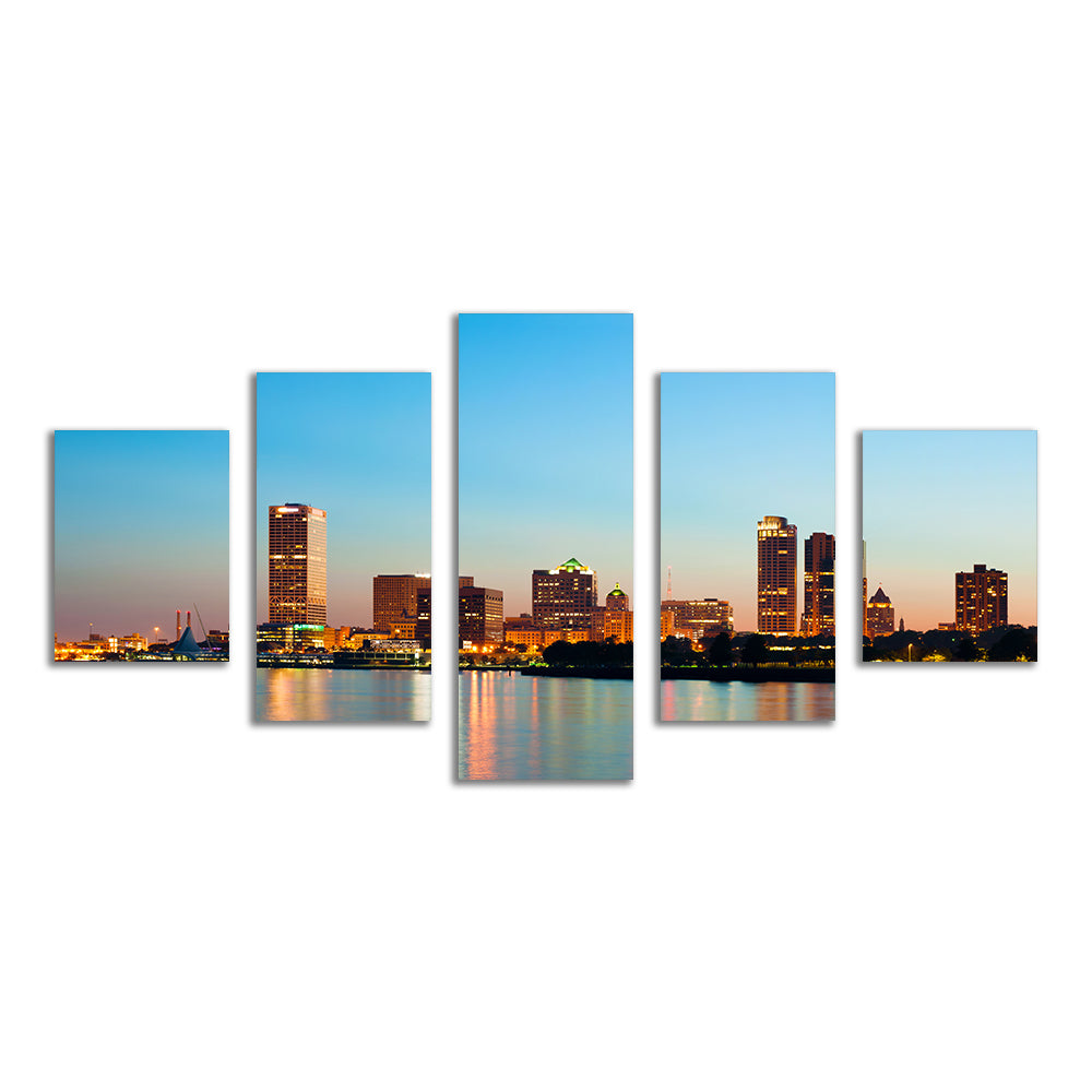 Milwaukee Skyline At Twilight Wall Art
