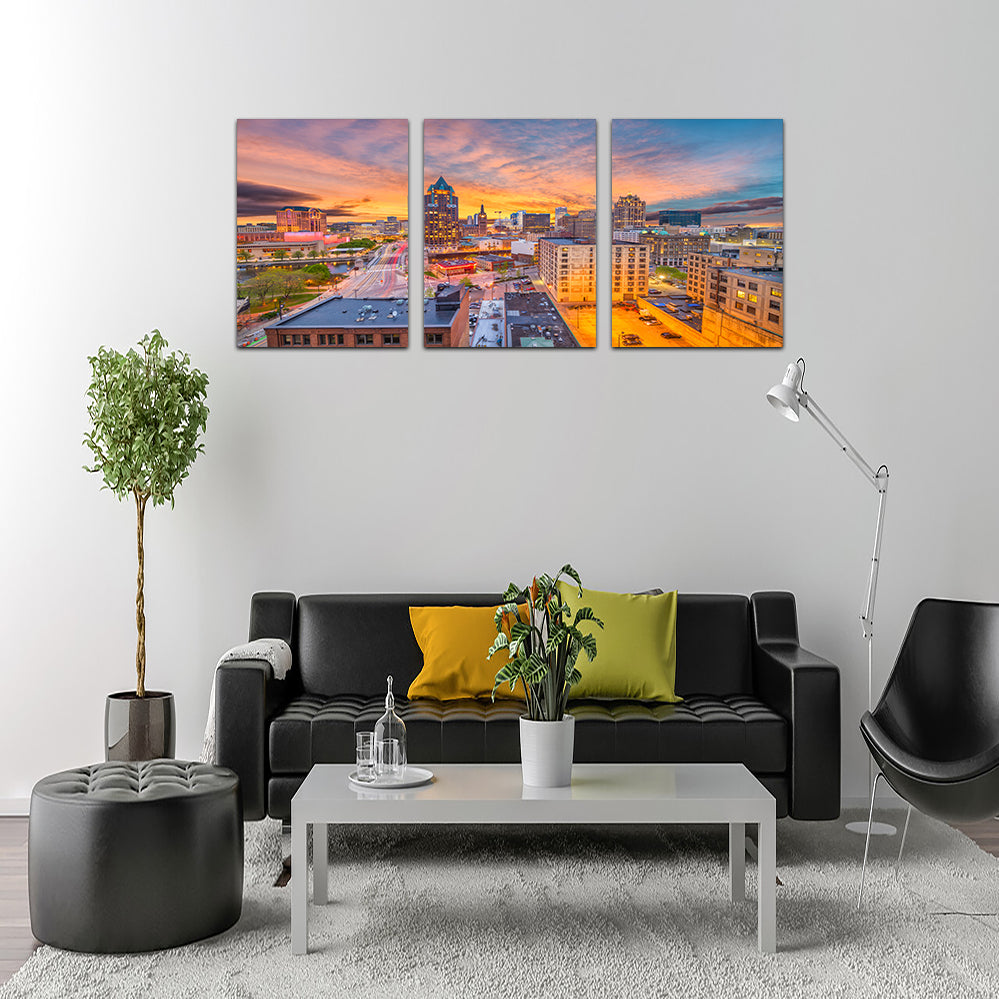 Milwaukee Skyline At Dusk Wall Art