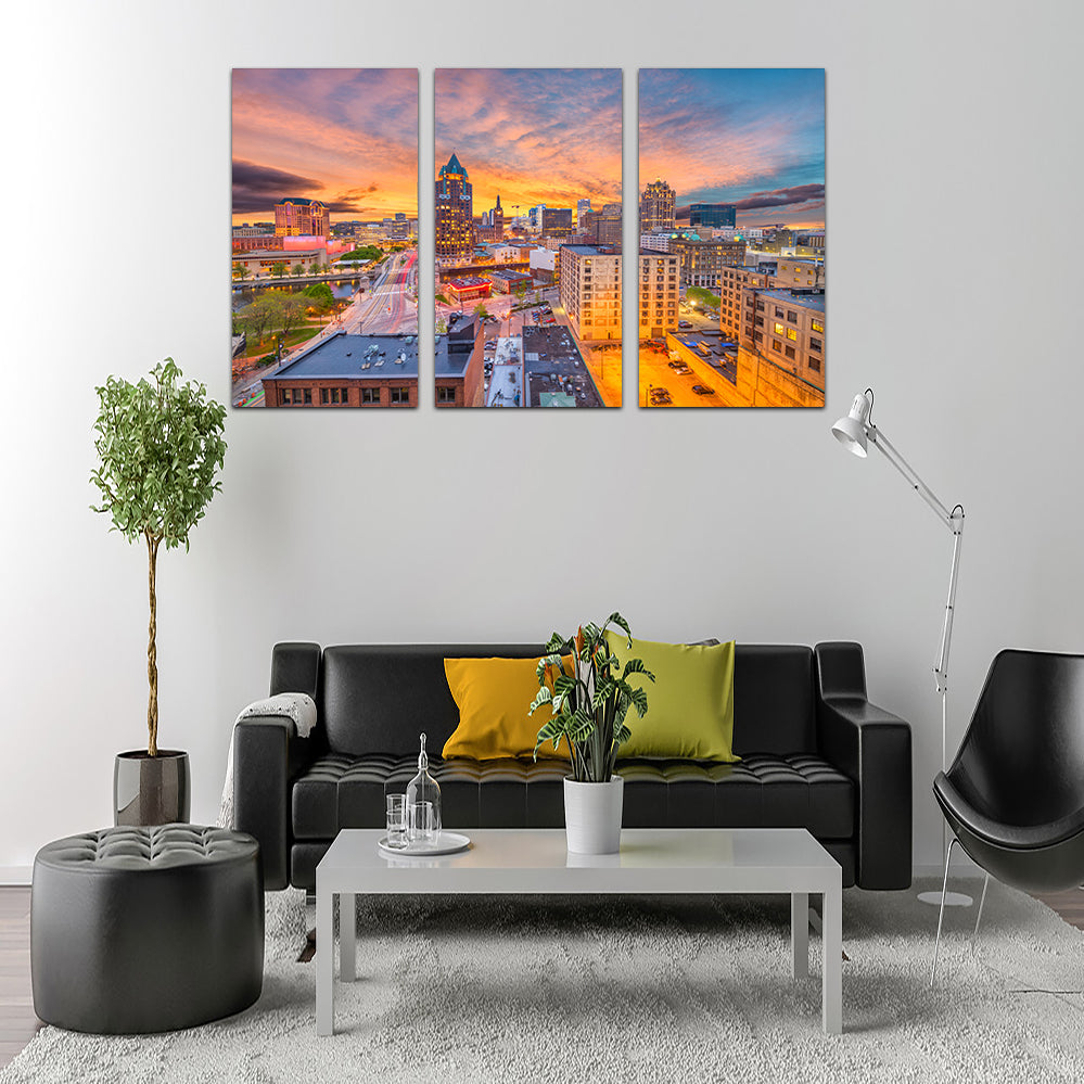 Milwaukee Skyline At Dusk Wall Art